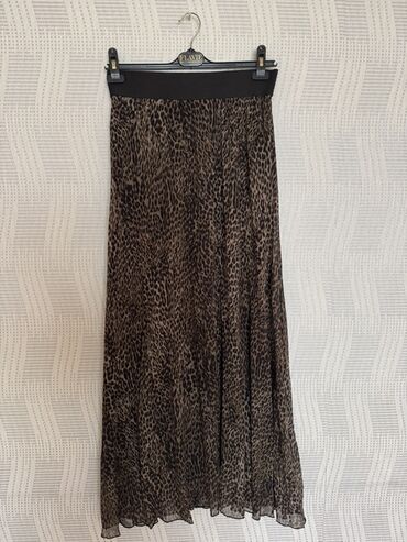 Digər qadın geyimləri: Qadın geyimləri paketi - Boz ətək: Dizüstü uzunluq, ön hissədə — 10