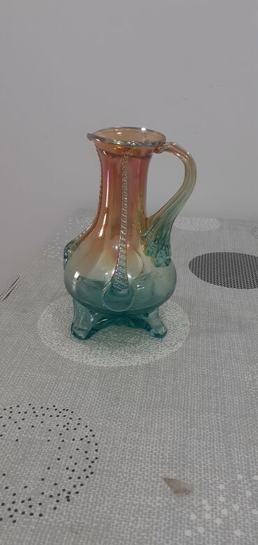 Xonça: Dekorativ Şüşə Grafinlər. Həcmi 1 litr. 4 ədəd var. Xrustal qablar — 1