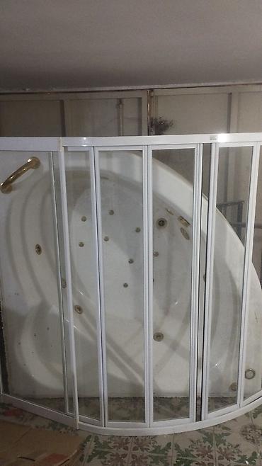 qapı hamam: Hidromassajlı künc vanna və şüşə duş kabinası komplekti. - Formalı — 1