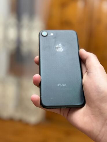 Apple iPhone: IPhone 7, 32 ГБ, Черный, Отпечаток пальца