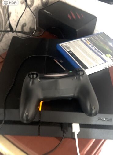 ps 3 aliram: Sony PlayStation 4 500gb 3 pult 2 si işləyir 1 ri batereyası