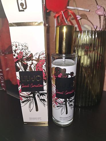 prsluk prevrnuta koza: Liu Jo Sweet Carnation fragrance mist, zapremine 200 ml. Mirisna — 1