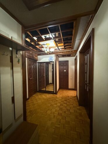снять квартиру без риэлтора: 3 комнаты, 75 м², Индивидуалка, 4 этаж, Старый ремонт