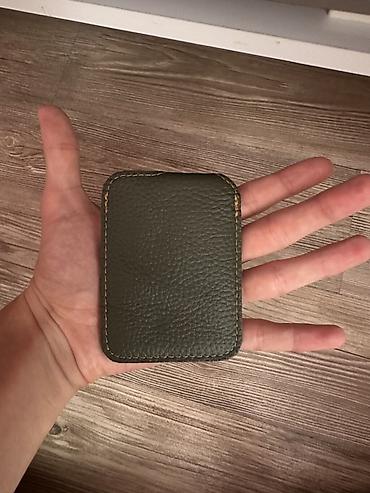 Portmone, pulqabıları: Minimalistika üslubda kartlıq/cüzdan - Material: teksturalı, yumşaq — 2