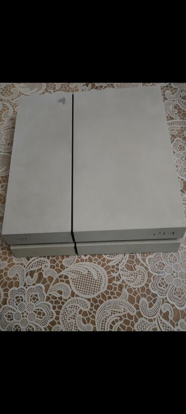 sony playstation 1 купить: PS4 fat modeli 1Tb yaddaş içində ən son çıxan 10 oyun və 2 pult