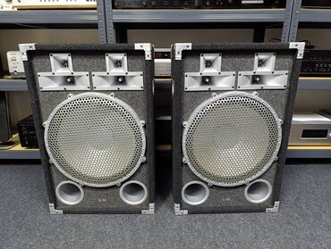 Zvučnici i stereo sistemi: UM hpa 15 300 lucifer Mocni razglasi sa basevima 15 incha- 39 cm sa — 1