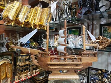 Gəmi modelləri: Taxta yelkənli gəmi maketi tam ağacdan əl işidir; gövdə, güverte və — 29