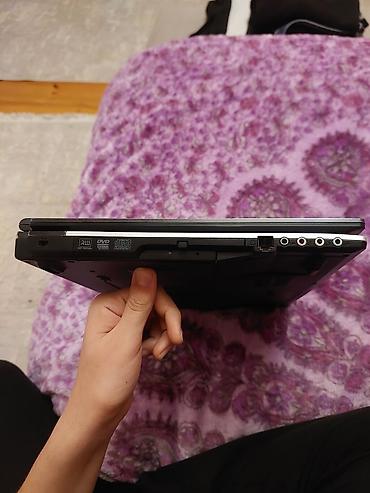 Digər noutbuklar və netbuklar: Klassik dizaynlı noutbuk - Ekran: təxminən 15–17 düym, parlak panel — 8