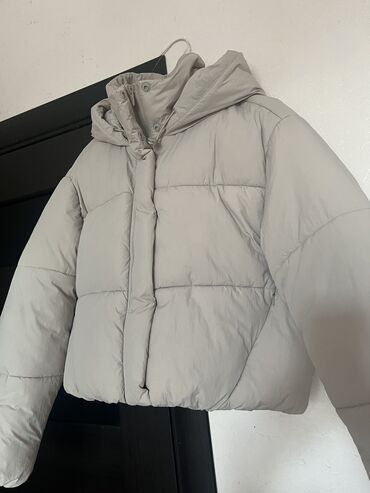 Kurtkalar: ZARA kurtka. Ekru reng s razmer (m razmere de olur) Su ve külek — 5