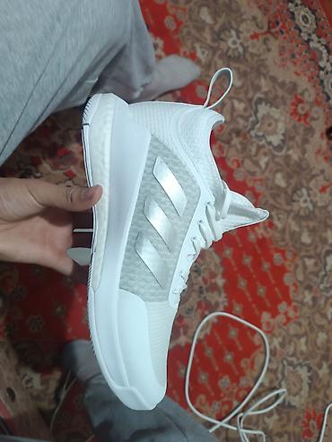 бу буюмдар: Эркектердин кроссовкасы, 44, Adidas, Жаңы, түсү - Ак — 1