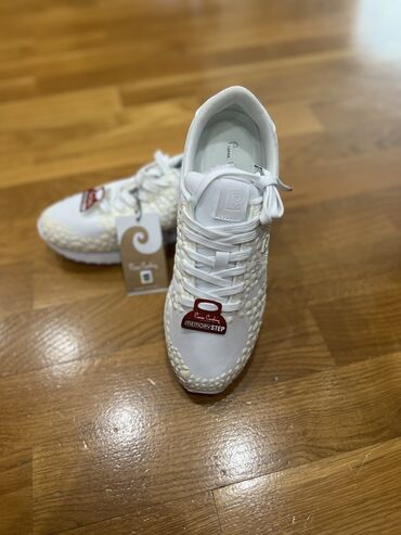 обувь белая: Женские кроссовки, новые, производство Турция, Pierre Cardin 39размер