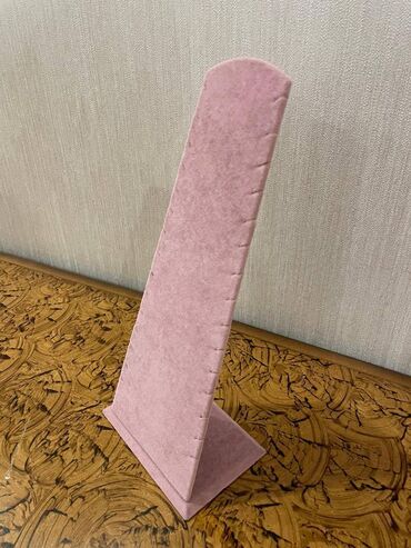 Bijuteriya vitrinləri: Aksesuar stendleri,her mehsuldan kifayet qeder var yeni coxdu.Qiymet — 2