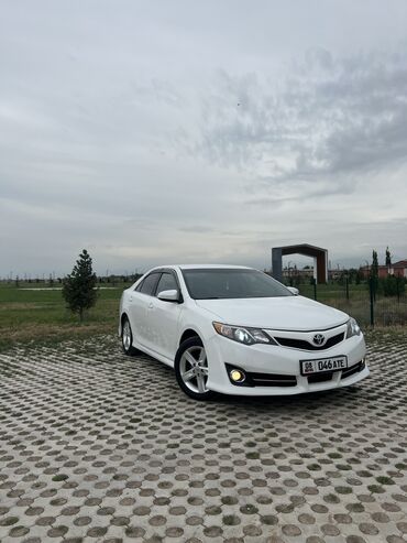 машина на день: Toyota Camry: 2014 г., 2.5 л, Автомат, Бензин, Седан