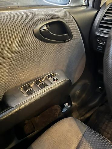 honda fit 2020: Honda Fit: 2002 г., 1.3 л, Автомат, Бензин, Хэтчбэк — 3