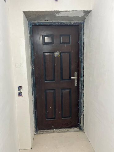 qapi tutacagi: Yaxsi vezyetdedir seyf qapi ciddi sexlser narahat etsin
