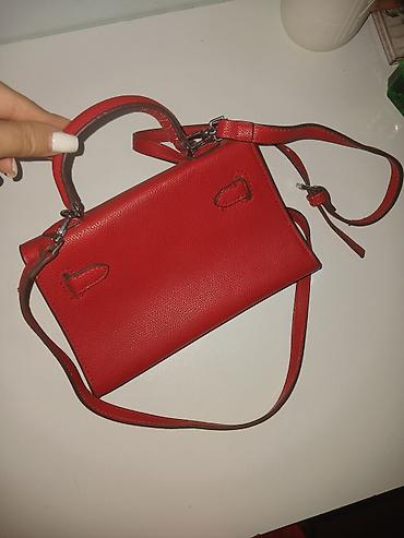 Çantalar: Qırmızı mini çiyin/əllük çantası - Material: toxumalı eko‑dəri (dəri — 3