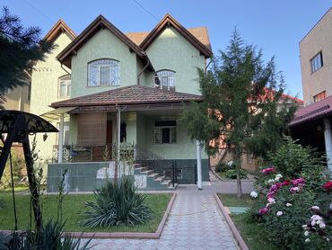 продаю дом в центре города бишкек: 322 м², 7 комнат, Старый ремонт С мебелью