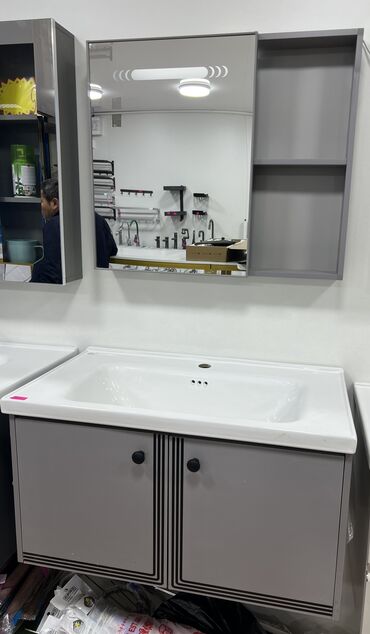 Toilet tables: Продаю комплект ванной мебели, тумба с раковиной и шкаф с зеркалом