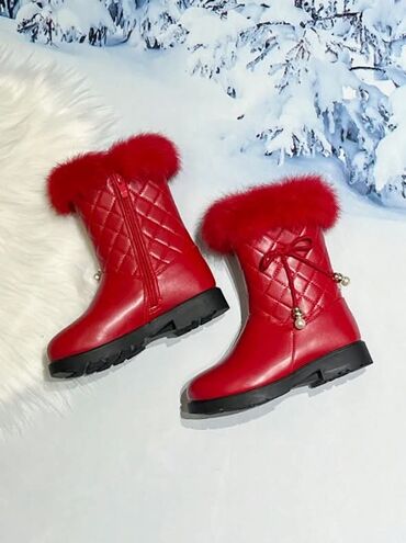 Čizme: Cena:2500din Dostupni brojevi:38 Poručuje se isporuka za desetak — 2