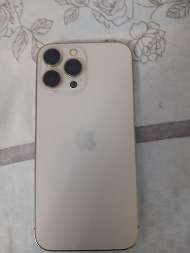Смартфон Apple iPhone (серия Pro) в цвете серебристый/белый. Корпус с