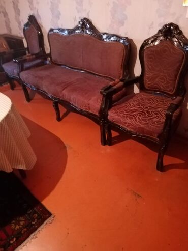 Beşiklər: LalaDivan və 3 kreslo 250azn. Yüngül təmirə ehtiyacı var 8 noyabr