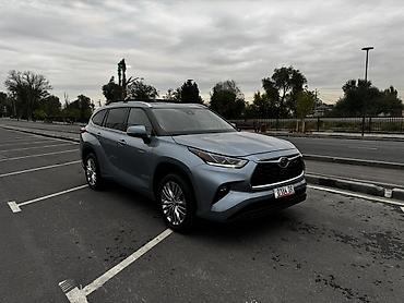 Toyota: Toyota Highlander: 2022 г., 2.5 л, Вариатор, Гибрид, Кроссовер — 2