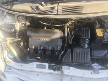 фара опель вектра б: Автомобиль Honda Fit белого цвета, оснащенный двигателем Honda. Модель