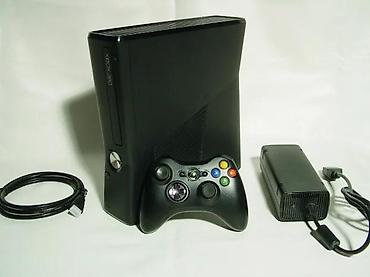 elektronska: Xbox 360, korektno očuvana i potpuno ispravna (noviji model bez — 2
