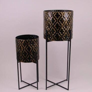 подставка под горшок для цветов: Набор напольных кашпо на металлических подставках - Комплект из двух