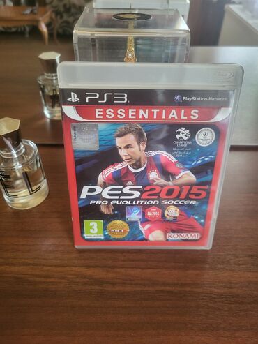oyunlar 5: Pes 2015 PS3 oyun disqi. Disq yeni kimidi tam problemsiz işdəyir