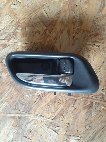 кузов на субару форестер: Передняя правая дверная ручка Subaru Б/у, цвет - Черный, Оригинал