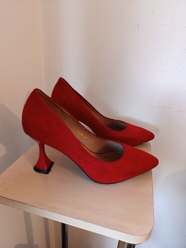 красные замшевые туфли: Туфли 37, түсү - Кызыл