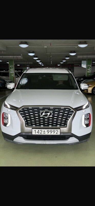 хундай тюксон: Белый кроссовер Hyundai Palisade. Этот просторный автомобиль