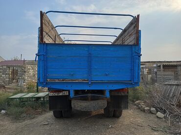 Yük maşınları: Yük maşını – GAZ (klassik kabinli), mavi rəngdə taxta bortlu kuzov — 1