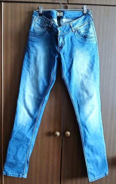 Qadın şalvarları: Cins şalvarlar satılır 
4 ədəd şalvar birgə 7 azn — 2