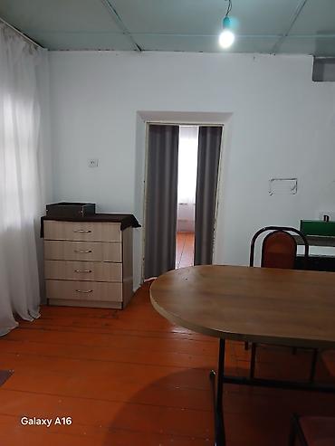 Долгосрочная аренда домов: Сдаётся простая меблированная квартира/дом с отдельной кухней и двумя — 3