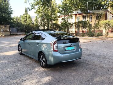 mazda rx 8: Toyota Prius: 1.8 l | 2012 il Sedan