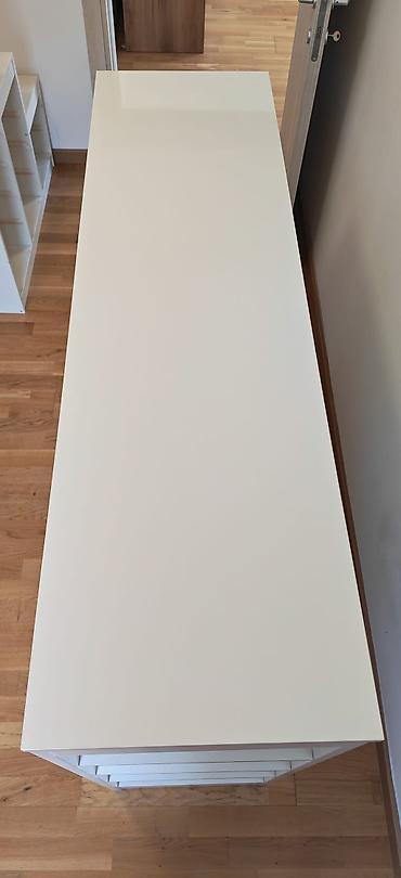 Kuhinjski nameštaj: CENA: Cena samo sanka/pulta 18000 din Cena samo jedne stolice 6000 — 9