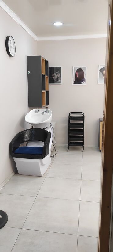 Помещения свободного назначения: Сдается коммерческое помещение, оборудованное под салон красоты. С — 17