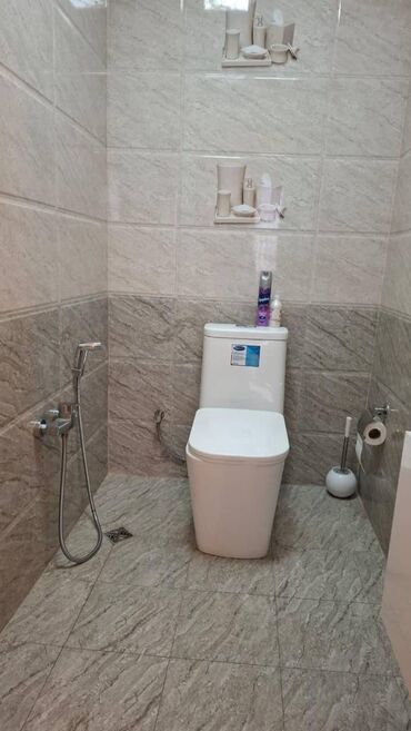 Uzunmüddətli kirayə mənzillər: Nizami Rayonu Qara Qarayev Metrosunun Yanında 3 otaq. Mərtəbə - 17/15 — 12