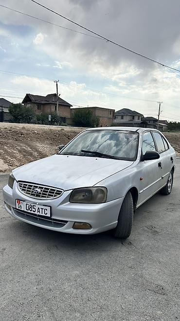 Транспорт: Hyundai Accent: 2002 г., 1.3 л, Механика, Бензин, Седан — 2