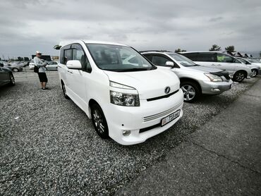 Toyota: Toyota Voxy: 2008 г., 2 л, Вариатор, Бензин, Минивэн