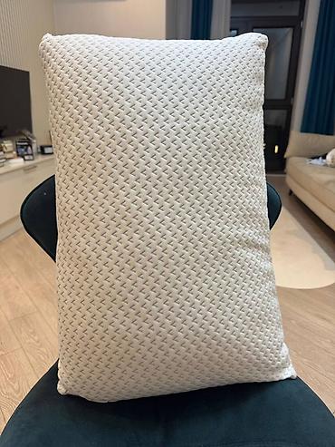 örtü: Подушка Jysk Stryn memory foam 42*65*15 Очень мало использовалась — 4