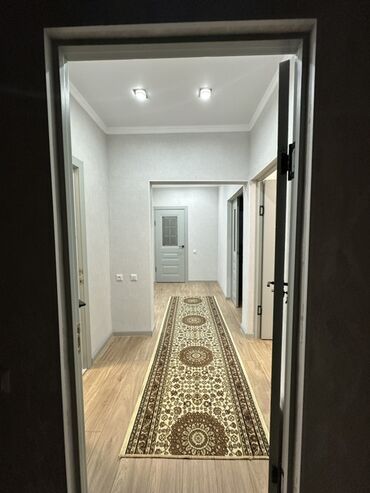 Посуточная аренда квартир: 3 комнаты, Душевая кабина, Постельное белье, Парковка — 2