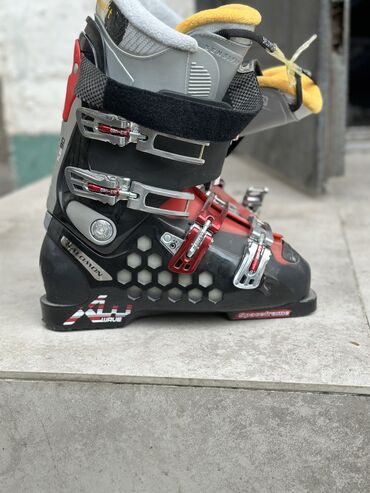 лыжные ботинки: Лыжные ботинки в идейном состоянии. Размер 44-45