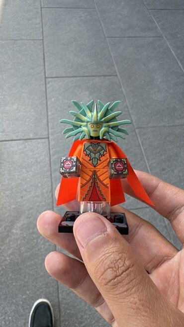маска для ныряния: Минифигурка LEGO — фантазийный персонаж с короной-щупальцами и плащом