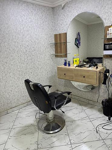 Salon, tibbi mebel: Yenidi az istifadə olunub. 2 dəstdir . Güzgü mebel polka ve kreslo ilə — 1