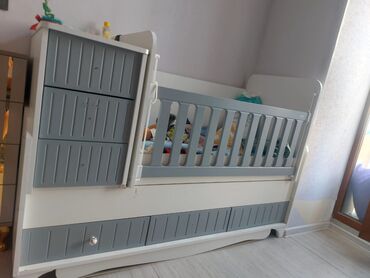 Beşiklər: Oğlan və qız üçün, Dördbucaq, Beşik, Dəst ilə, Matras ilə, Yellənmə mexanizmsiz