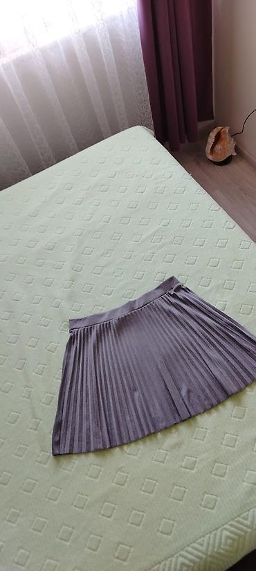 ceo set: Prelepa siva plisirana suknja, vel XL, u struku ima gumu i rasteže se — 4