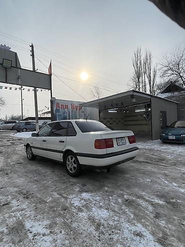 Volkswagen: Volkswagen Passat: 1994 г., 2 л, Механика, Бензин — 9